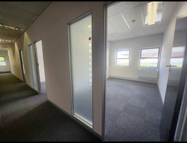 686M² OFFICE TO LET IN RANDJESPARK